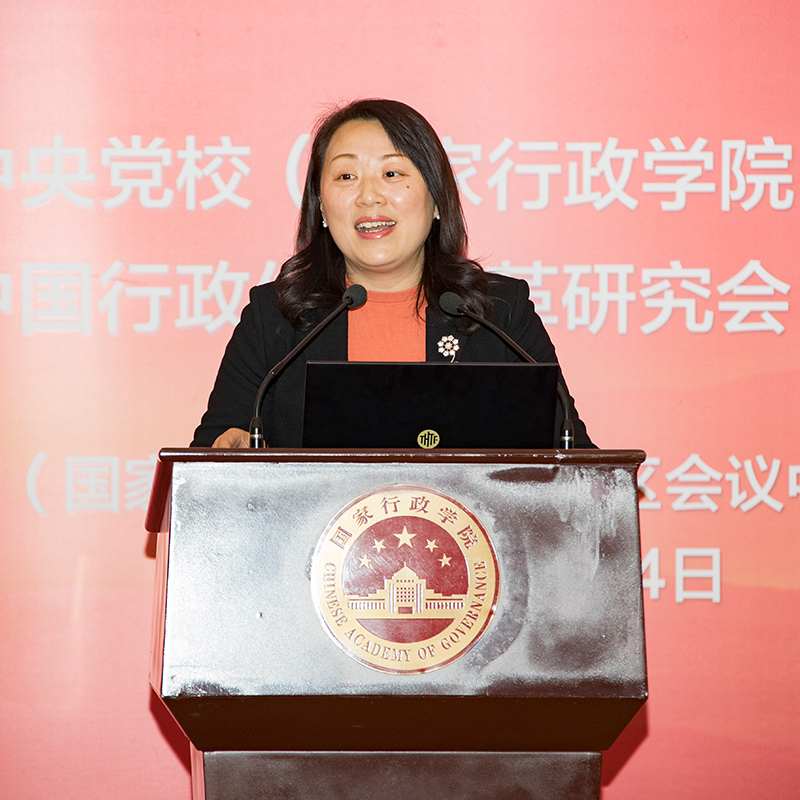 冯俏彬